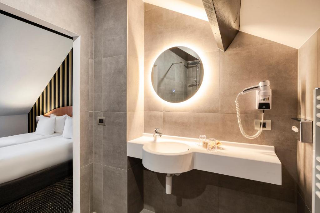 Banheiro do Hotel Aris Grand-Place