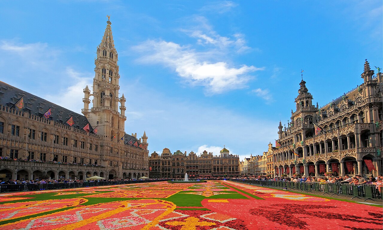 Grand-Place de Bruxelas iluminada