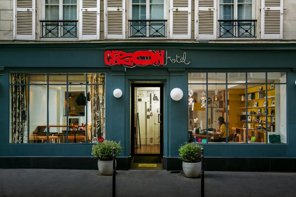 Fachada do Hôtel Crayon em Paris