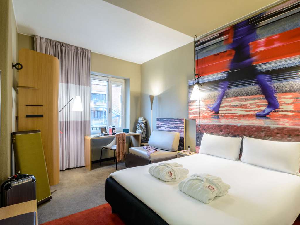 Quarto do ibis Milano Centro com cama king