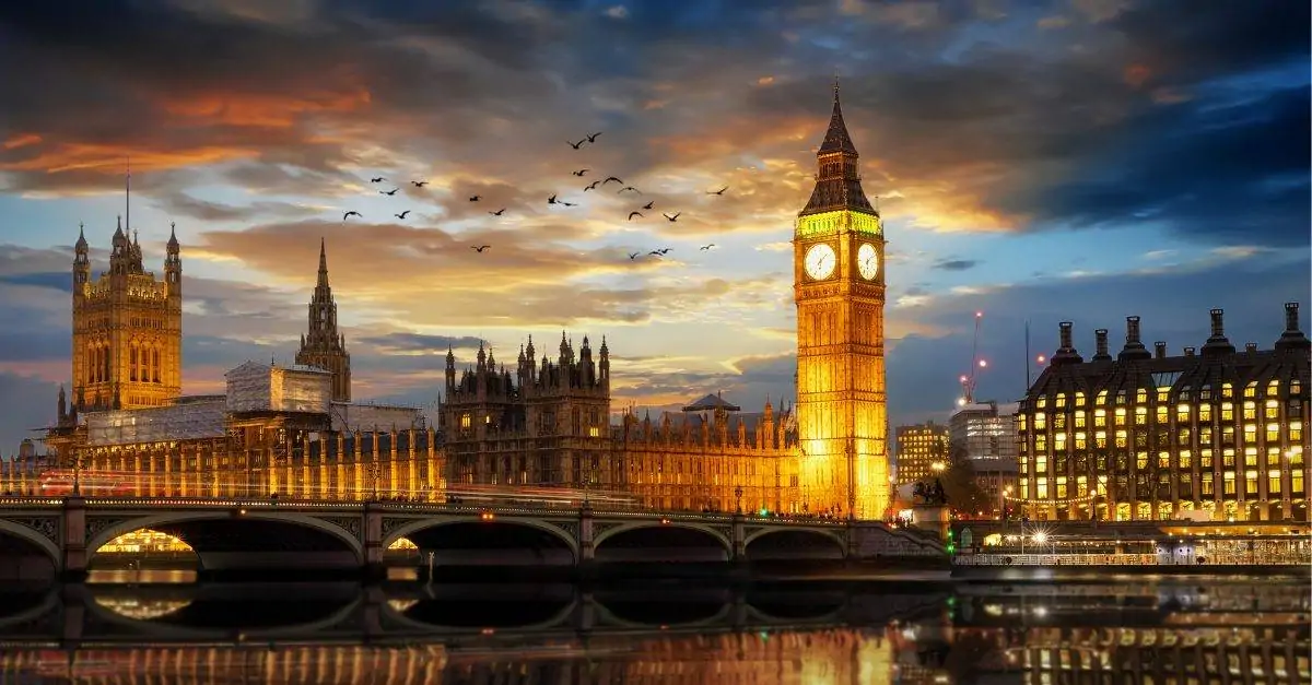 Skyline de Londres com o Tâmisa