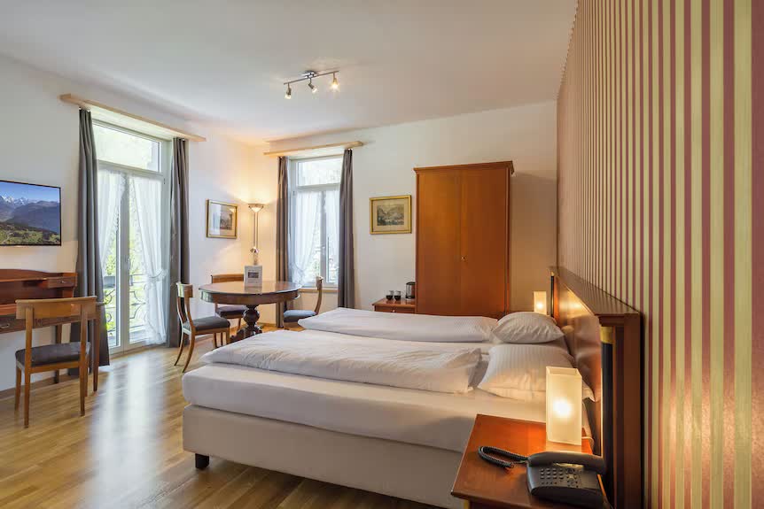 Quarto do Carlton com varanda e vista para as montanhas