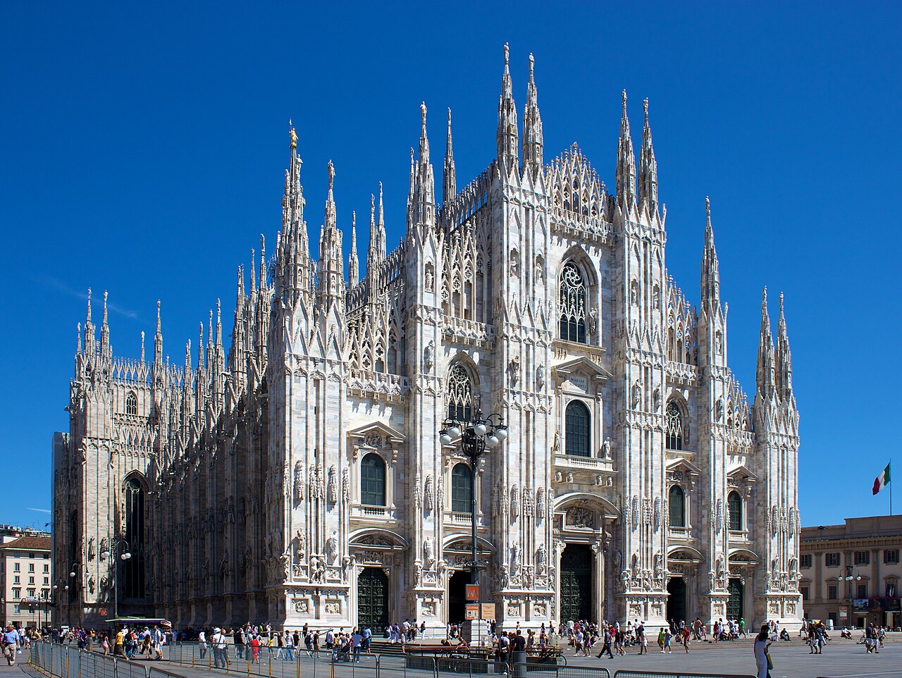 Duomo de Milão na Piazza del Duomo