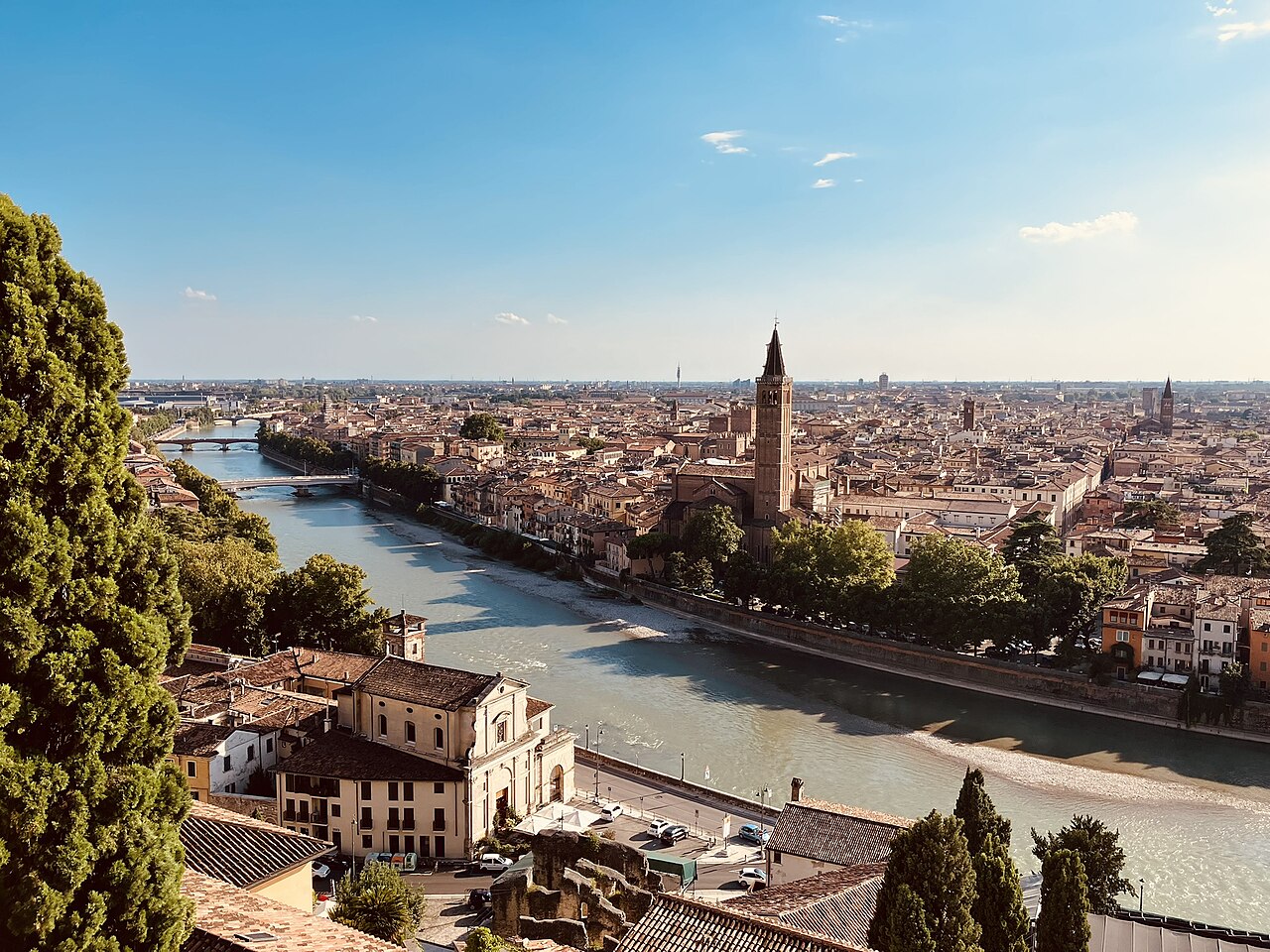 Vista de Verona sob o sol